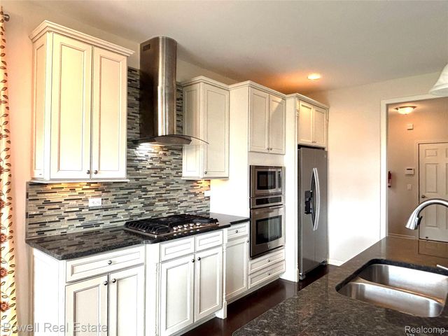 49635 Shire Lane, Canton Charter Township, MI 48188