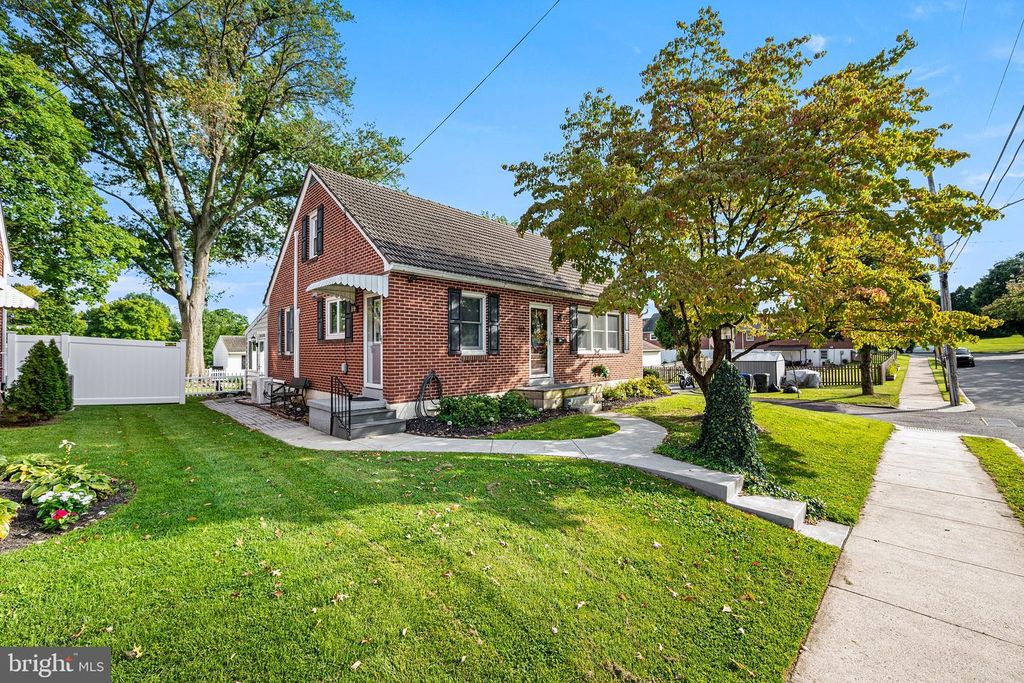 124 S JEFFERSON ST, BOYERTOWN, PA 19512 — exterior