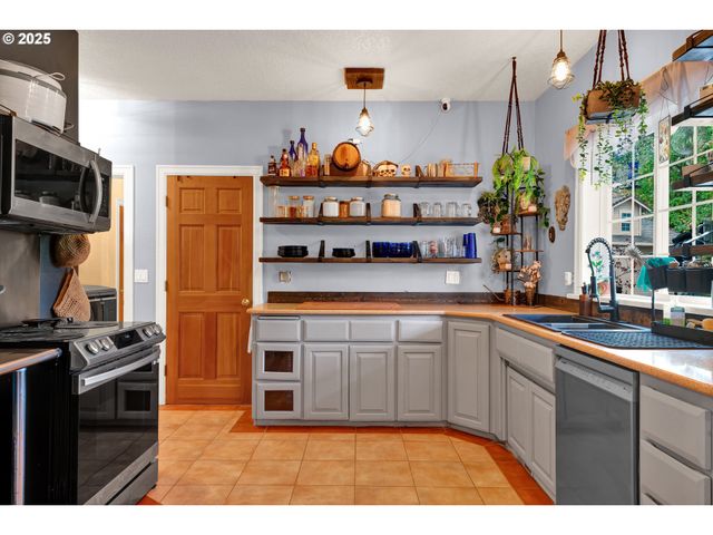 33530 MOLITOR RANCH Rd, Cottage Grove, OR 97424