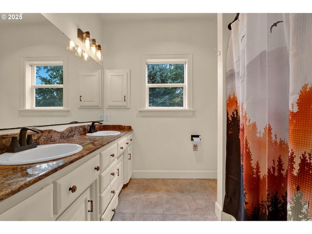 33530 MOLITOR RANCH Rd, Cottage Grove, OR 97424