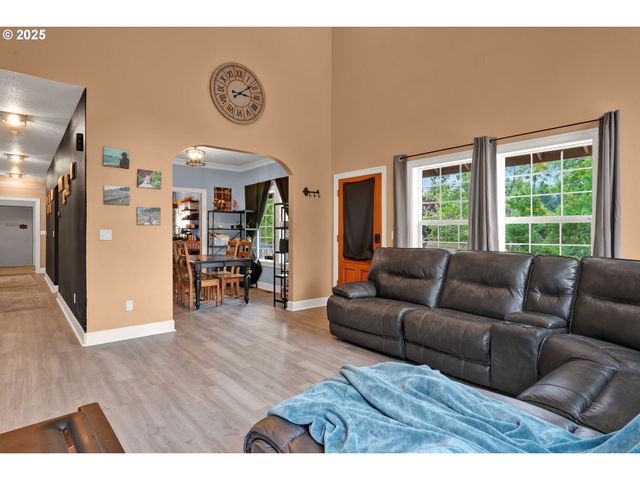 33530 MOLITOR RANCH Rd, Cottage Grove, OR 97424