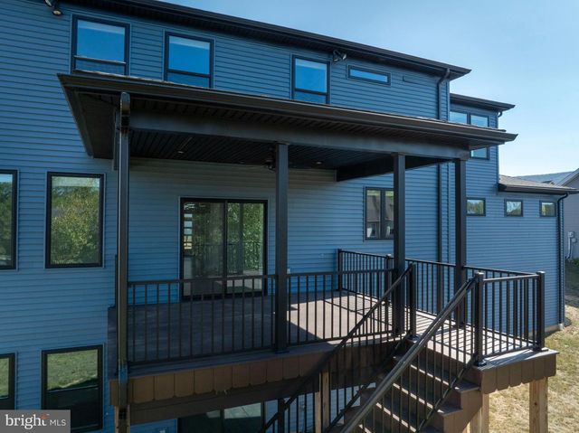 140 PEPPERBERRY LN, State College, PA 16801