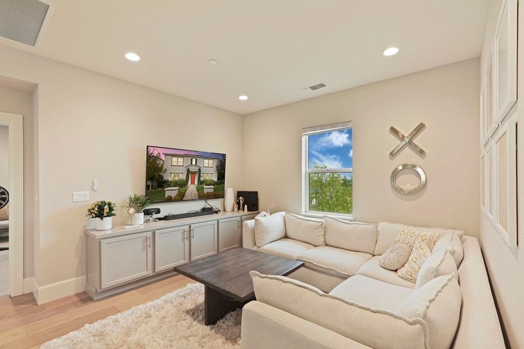 Image 21 of property listing at 2885 Ellis Town Dr, Tracy, CA 95377