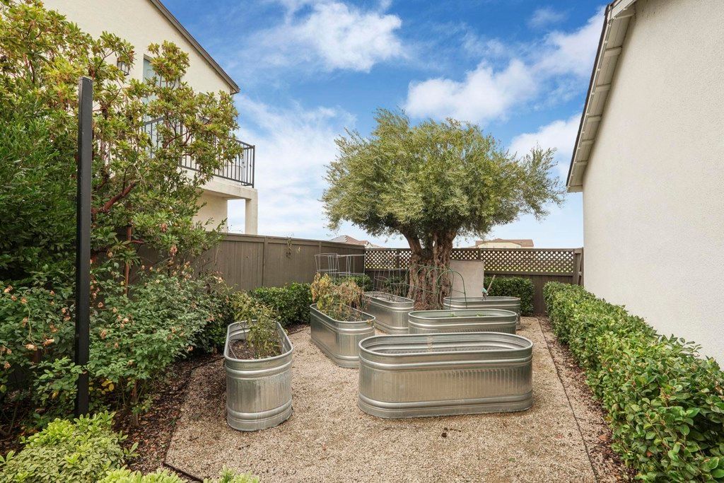 Image 38 of property listing at 2885 Ellis Town Dr, Tracy, CA 95377