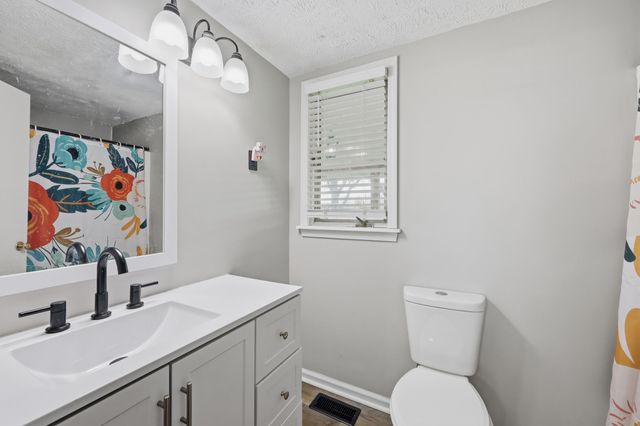 582 Hutchison Road, Paris, KY 40361