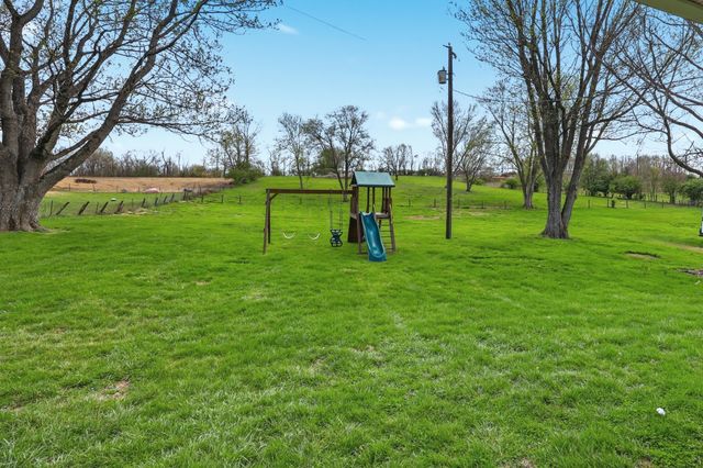 582 Hutchison Road, Paris, KY 40361