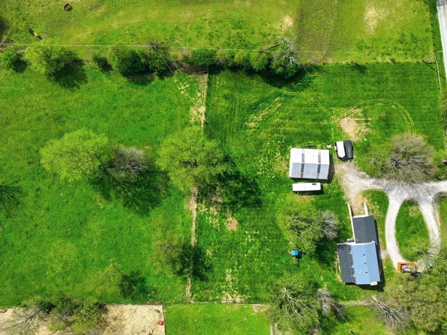 582 Hutchison Road, Paris, KY 40361