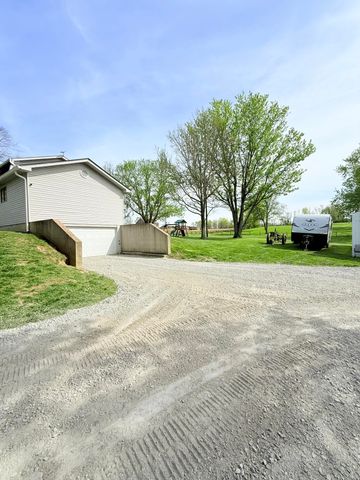 582 Hutchison Road, Paris, KY 40361