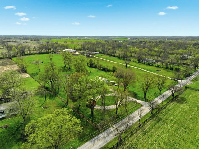 582 Hutchison Road, Paris, KY 40361