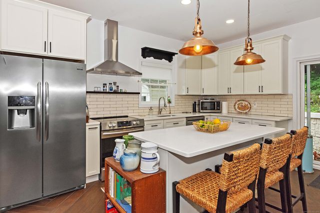 85 West Thames Street, Norwich, CT 06360