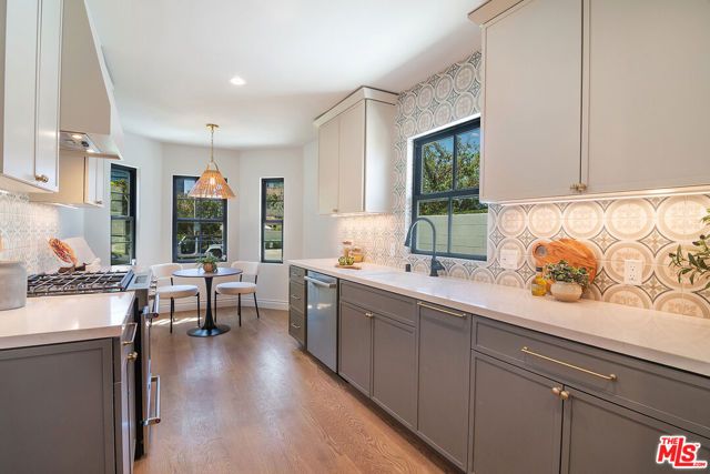 6417 Lindenhurst Avenue, Los Angeles, CA 90048