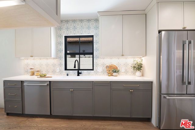 6417 Lindenhurst Avenue, Los Angeles, CA 90048