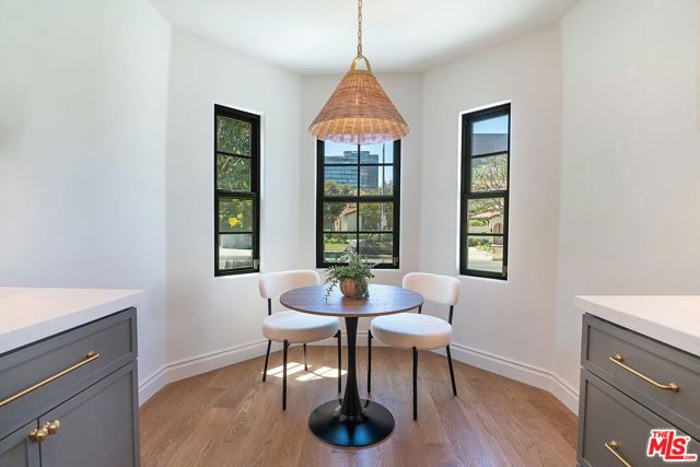 6417 Lindenhurst Avenue, Los Angeles, CA 90048