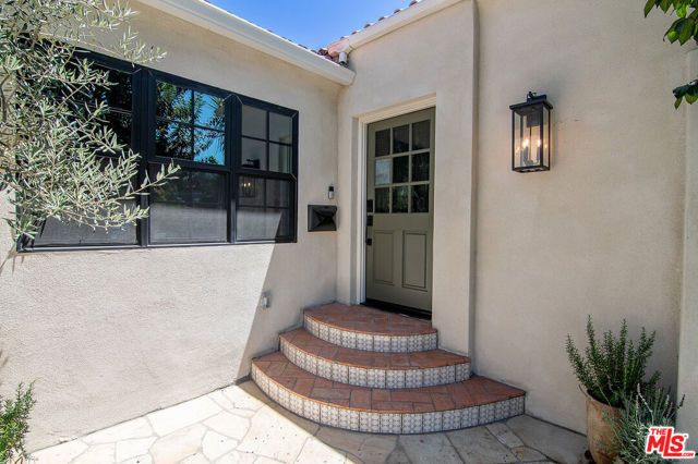 6417 Lindenhurst Avenue, Los Angeles, CA 90048