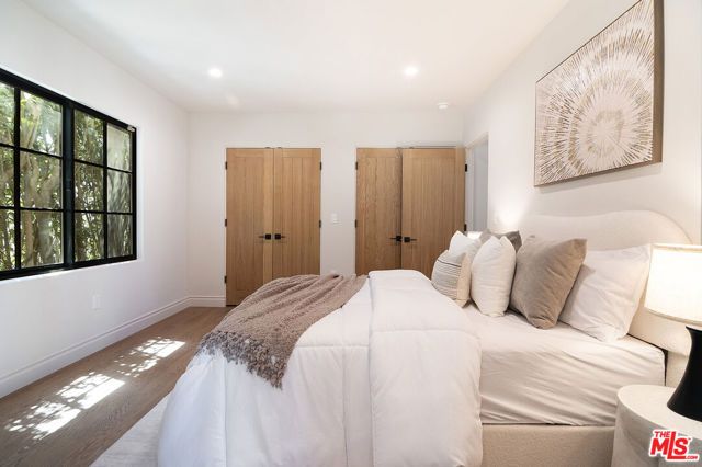 6417 Lindenhurst Avenue, Los Angeles, CA 90048