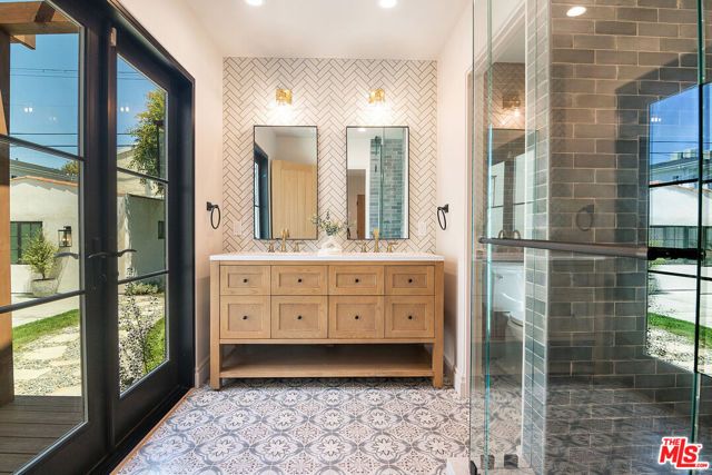 6417 Lindenhurst Avenue, Los Angeles, CA 90048