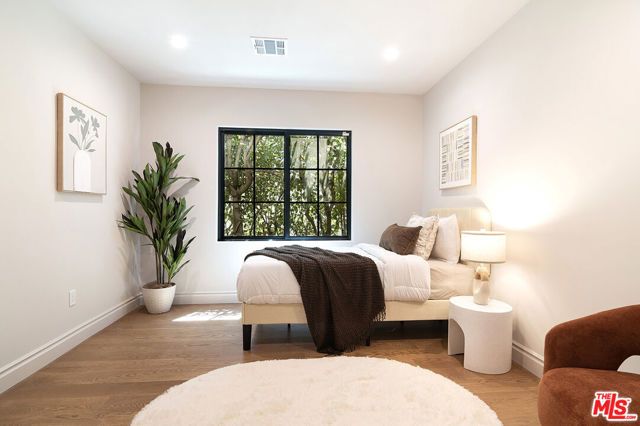 6417 Lindenhurst Avenue, Los Angeles, CA 90048