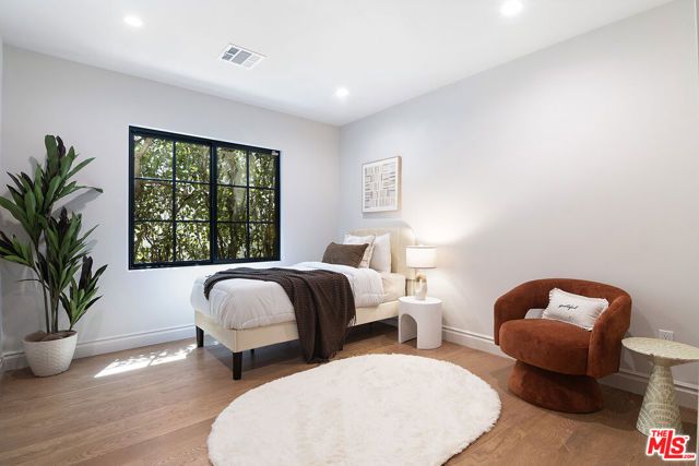 6417 Lindenhurst Avenue, Los Angeles, CA 90048