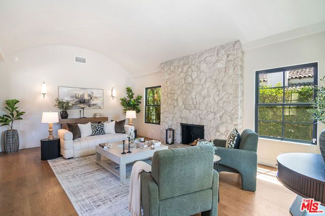 6417 Lindenhurst Avenue, Los Angeles, CA 90048