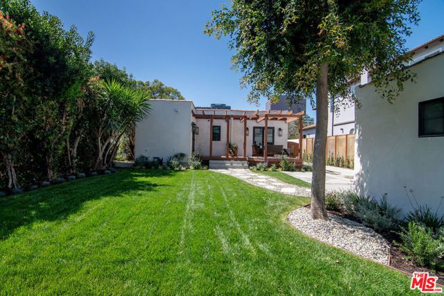 6417 Lindenhurst Avenue, Los Angeles, CA 90048