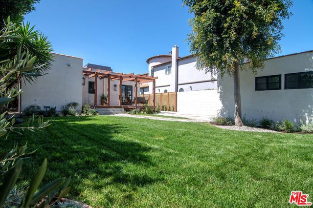 6417 Lindenhurst Avenue, Los Angeles, CA 90048