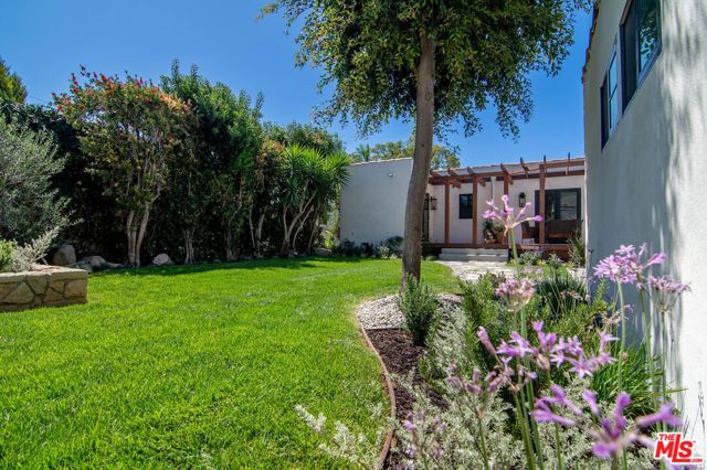 6417 Lindenhurst Avenue, Los Angeles, CA 90048