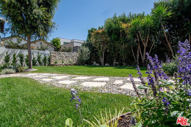 6417 Lindenhurst Avenue, Los Angeles, CA 90048