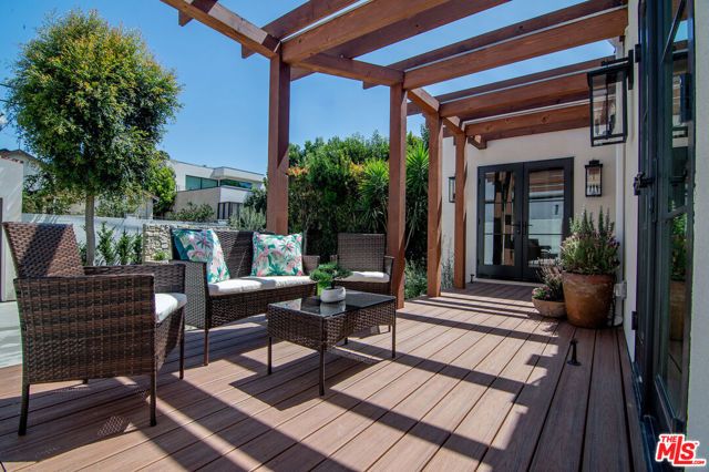 6417 Lindenhurst Avenue, Los Angeles, CA 90048