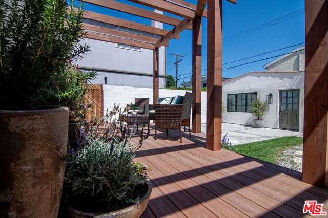 6417 Lindenhurst Avenue, Los Angeles, CA 90048