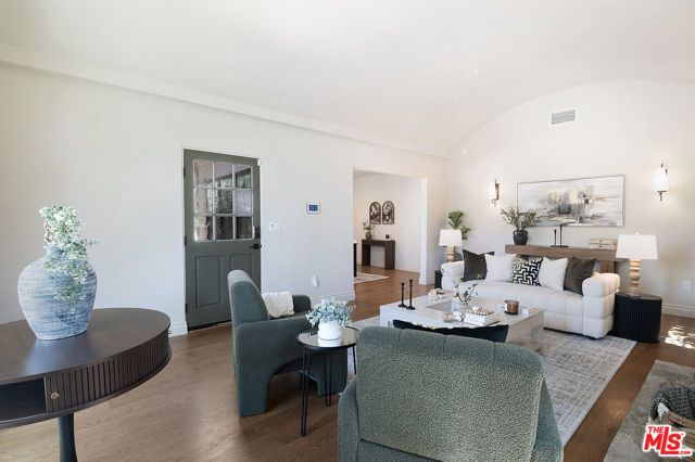 6417 Lindenhurst Avenue, Los Angeles, CA 90048