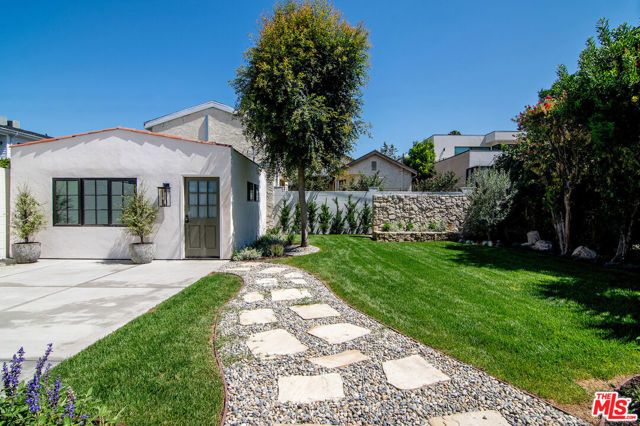 6417 Lindenhurst Avenue, Los Angeles, CA 90048