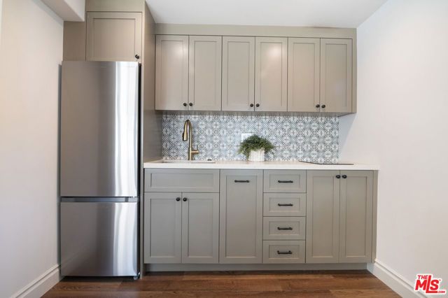 6417 Lindenhurst Avenue, Los Angeles, CA 90048