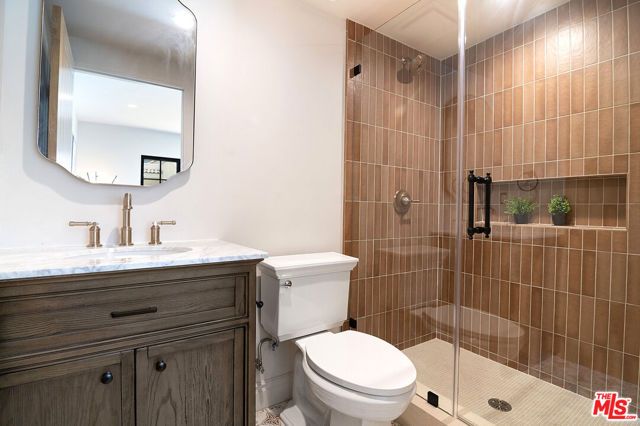 6417 Lindenhurst Avenue, Los Angeles, CA 90048