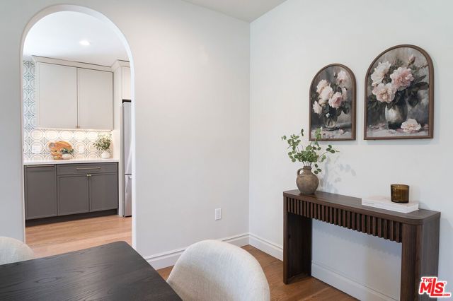 6417 Lindenhurst Avenue, Los Angeles, CA 90048