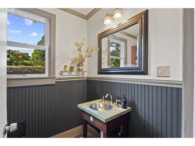 427 N SKIDMORE St, Portland, OR 97217