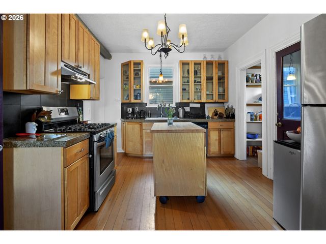 427 N SKIDMORE St, Portland, OR 97217