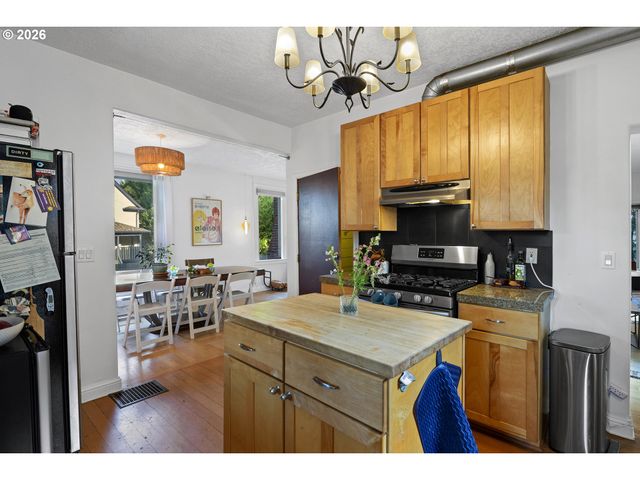 427 N SKIDMORE St, Portland, OR 97217