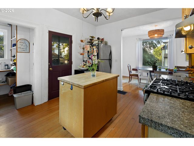 427 N SKIDMORE St, Portland, OR 97217
