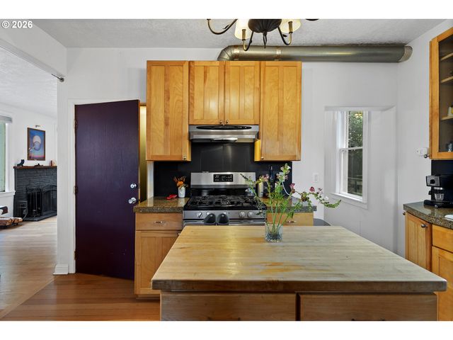 427 N SKIDMORE St, Portland, OR 97217