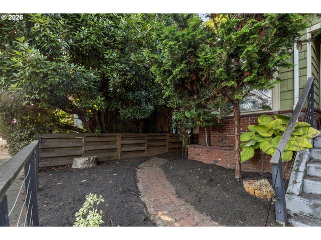 427 N SKIDMORE St, Portland, OR 97217