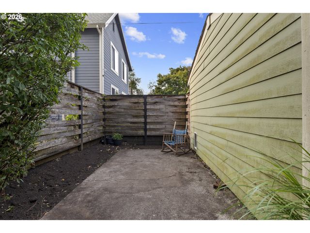 427 N SKIDMORE St, Portland, OR 97217