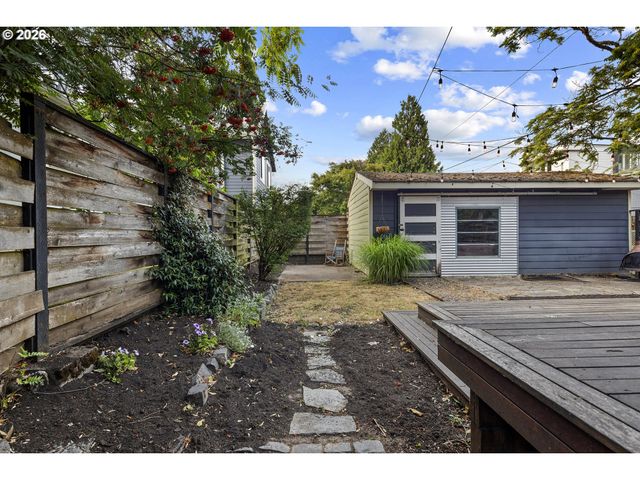 427 N SKIDMORE St, Portland, OR 97217