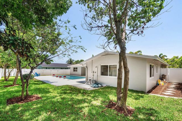 723 SW 27th Terrace, Boynton Beach, FL 33435