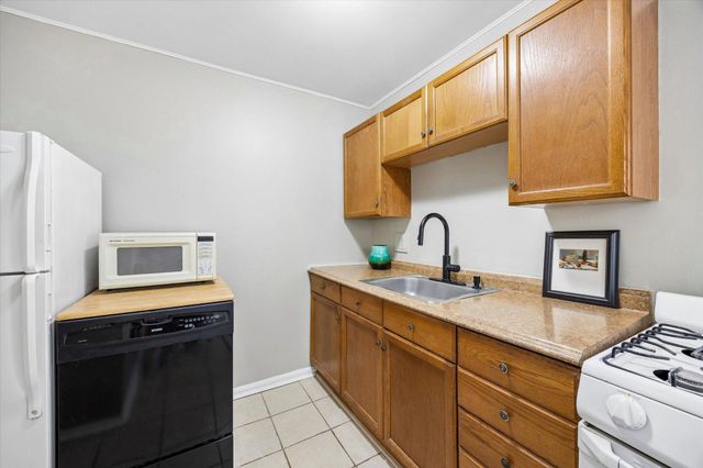 402 LYCEUM AVE, Philadelphia, PA 19128