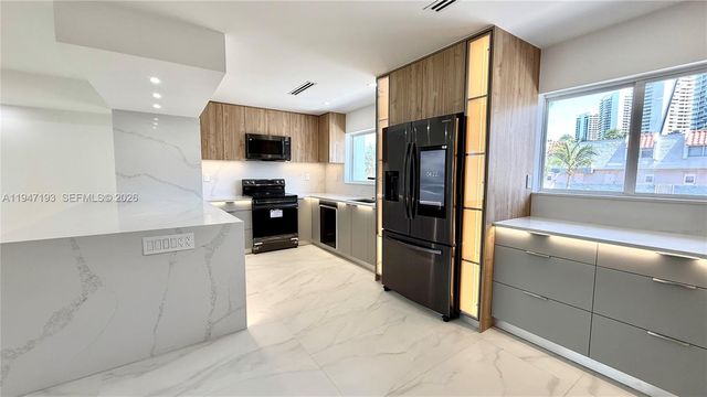 3826 NE 171st St 3826, North Miami Beach, FL 33160