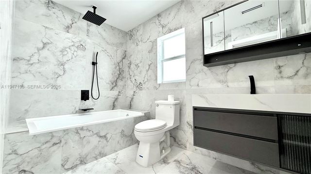 3826 NE 171st St 3826, North Miami Beach, FL 33160