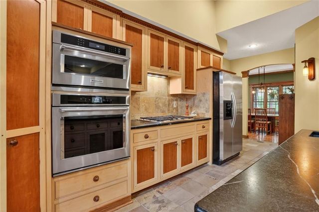 5015 Arapahoe Street, Shawnee, KS 66226