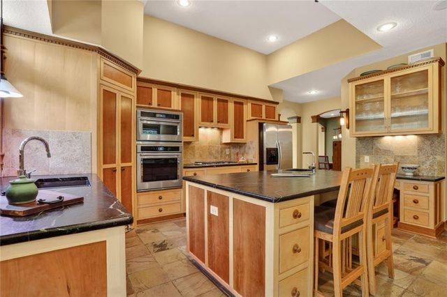 5015 Arapahoe Street, Shawnee, KS 66226