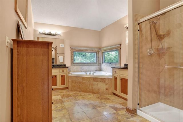 5015 Arapahoe Street, Shawnee, KS 66226