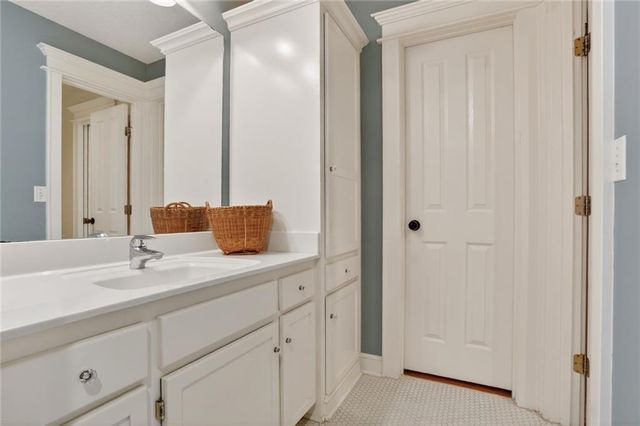 5015 Arapahoe Street, Shawnee, KS 66226